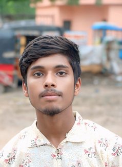 Virat Singh - Male adult performer in Noida Photo 2 of 4