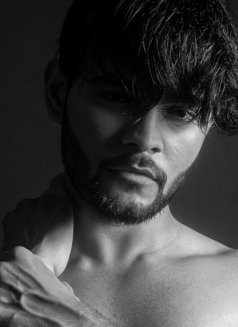 Vishal 8+ - Acompañantes masculino in New Delhi Photo 9 of 9