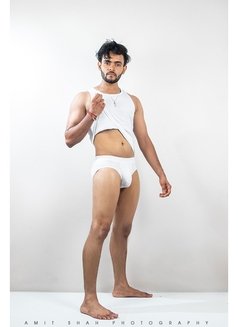 Vishal 8+ - Acompañantes masculino in New Delhi Photo 1 of 4