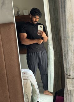 Cuckold/Single women's - Male escort in Mumbai Photo 4 of 7