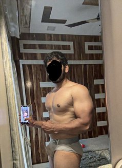 Cuckold/Single women's - Acompañantes masculino in Mumbai Photo 10 of 11