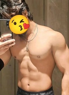 Vishal Shah -- Your's š¤ - AcompaƱantes masculino in Ahmedabad Photo 3 of 3