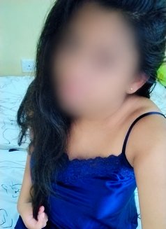 Visit escort - puta in Colombo Photo 7 of 7