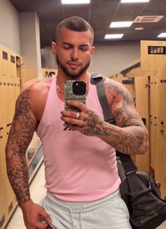 Visiting Xxl - Male escort in Dubai Photo 7 of 8