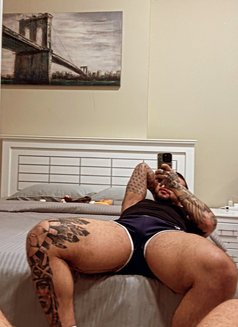 Visiting Xxl - Male escort in Dubai Photo 8 of 8