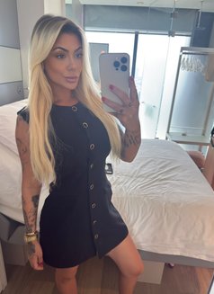Vitoria - escort in Singapore Photo 10 of 10