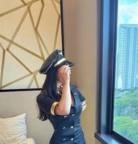 Vittoria Australian Flight Attendent - puta in Singapore