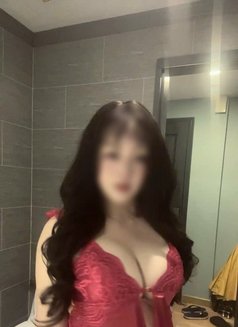 Vittoria - escort in Hanoi Photo 3 of 4