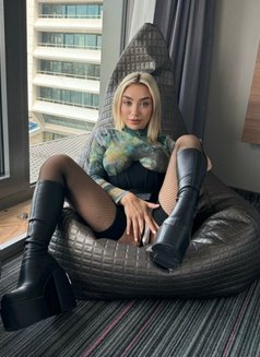Viva Valentina - puta in Osaka Photo 1 of 10