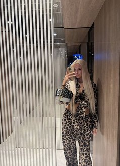 Vivallt - escort in Dubai Photo 7 of 12