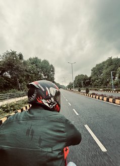 Vivek Baliyan - Intérprete masculino de adultos in Lucknow Photo 1 of 1