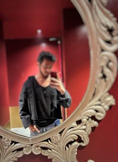 Vivek555 - Acompañantes masculino in Mumbai Photo 1 of 3