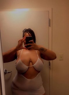 Sonia - puta in Baghdad Photo 3 of 3