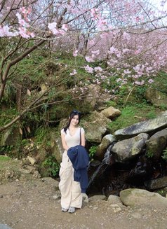 vivi - escort in Manila Photo 12 of 13