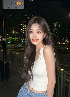 Vivi - puta in Guangzhou Photo 1 of 3