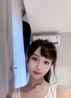 Vivi - puta in Guangzhou Photo 3 of 3