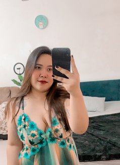 Vivi Good Kissing Lips - masseuse in Muscat Photo 1 of 10