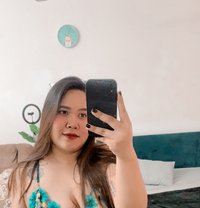 Vivi Good Kissing Lips - masseuse in Muscat