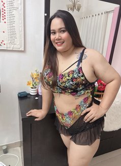 Vivi Good Kissing Lips - masseuse in Muscat Photo 5 of 10