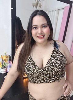 Vivi Good Kissing Lips - masseuse in Muscat Photo 9 of 10