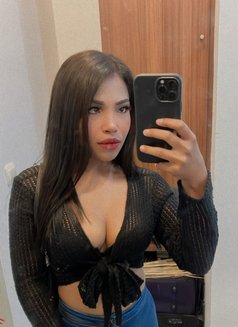 Vivi in orchard - escort in Singapore Photo 5 of 6