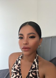 Vivi in orchard - escort in Singapore Photo 7 of 9