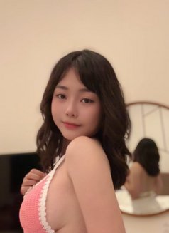 Vivi - escort in Hanoi Photo 3 of 5
