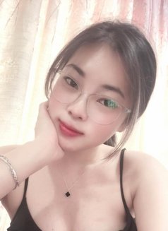 Vivian Chau - puta in Dubai Photo 1 of 1