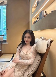 Vivian - escort in Shanghai Photo 3 of 7