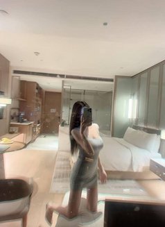 Vivian - escort in Shanghai Photo 7 of 7