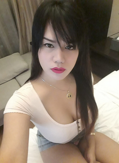 Busty curvy Vivian - Transsexual escort in Singapore Photo 9 of 20