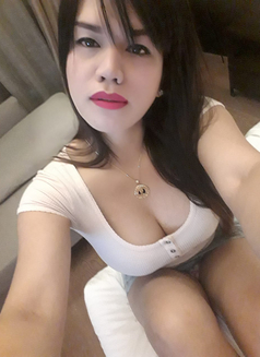 Busty curvy Vivian - Transsexual escort in Singapore Photo 11 of 20
