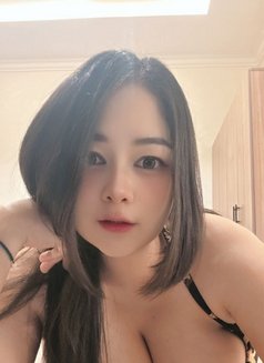 Vivian professional massage - puta in Riyadh Photo 9 of 14