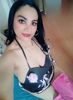 Vivian - escort in Singapore Photo 5 of 8