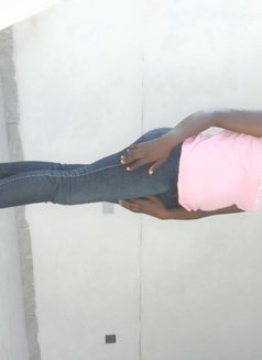 Vivian - escort in Nairobi Photo 1 of 2