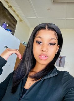 Vivian - puta in Beirut Photo 5 of 7