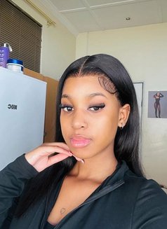 Vivian - puta in Beirut Photo 6 of 7