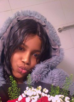 Vivian - escort in Hanoi Photo 2 of 2