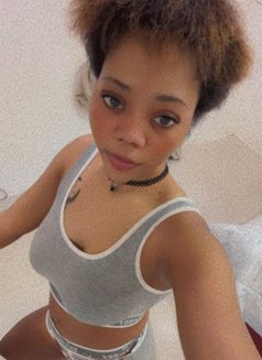 Vivian - escort in Khobar Photo 2 of 2