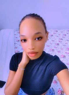 Vivian - escort in Riyadh Photo 6 of 14