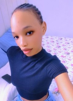 Vivian - escort in Riyadh Photo 7 of 14