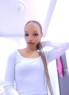 Vivian - escort in Riyadh Photo 9 of 14