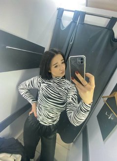 Vivian - escort in Dubai Photo 3 of 10