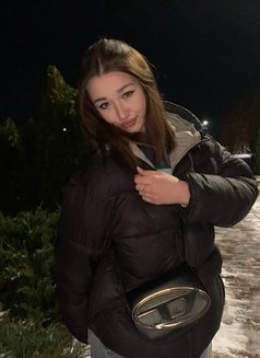 Vivian - escort in Dubai Photo 6 of 10