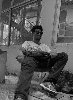 Vivid - Male companion in Islamabad Photo 4 of 5