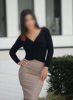 Vivien - escort in Frankfurt Photo 9 of 9
