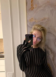 Vivien i have HUGE ASS - escort in Hong Kong Photo 3 of 10