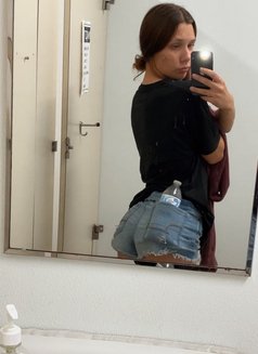 Vixie - escort in Amman Photo 3 of 3