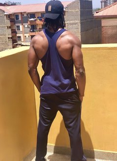 Vixon Abs - masseur in Nairobi Photo 19 of 19