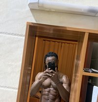 Vixon Abs - masseur in Nairobi